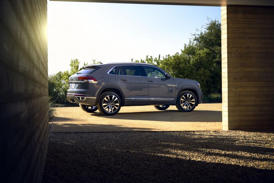  Volkswagen Atlas Cross Sport SEL R-Line 2020 года  (фото 22 из 43)